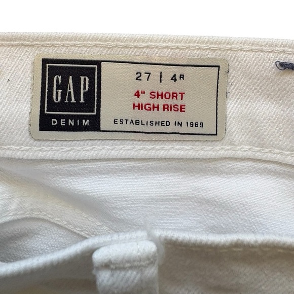 GAP women’s 4” short high rise white denim sz 27/4R preloved - Picture 2 of 8